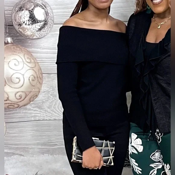 Off-Shoulder Ribbed Sweater - Picture 2 of 2